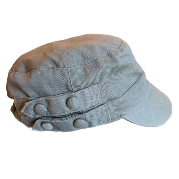 Stylish Green Cap with Button Accents - Picture 4 of 7